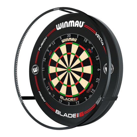 Das Bild zeigt das 'Winmau Plasma LED Beleuchtung und Surround Bundle' mit einer Dartscheibe. Um die Scheibe herum befindet sich eine LED-Beleuchtung und ein schwarzer Schutzring.