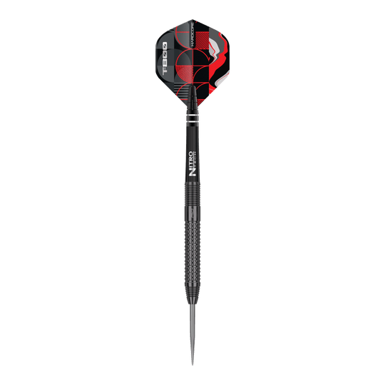 Red Dragon T-800 Steeldarts Das Bild zeigt einen Red Dragon T-800 Steeldart mit einer schwarzen, strukturierten Oberfläche. Die Dartflügel sind schwarz-rot gemustert und tragen den Schriftzug "T-800".