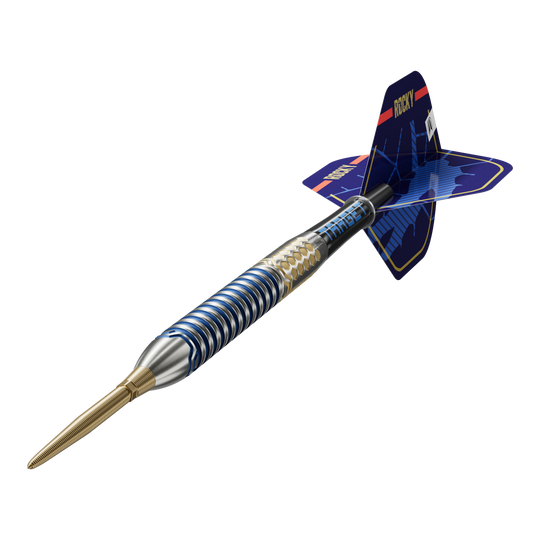 Target Josh Rock GEN1 Swiss Point Steel Darts Das Bild zeigt einen Target Josh Rock GEN1 Swiss Point Steeldart. Der Dartpfeil hat ein auffälliges Design mit blauen und goldenen Akzenten sowie einem verzierten Flight.