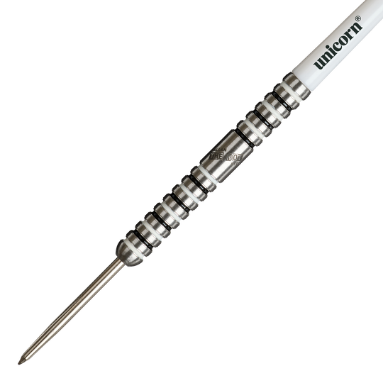 Unicorn Callan Rydz The Riot Phase 2 steel darts Das Bild zeigt einen silbernen Steeldart mit auffälligen Rillen und dem Markennamen "Unicorn" auf dem weißen Schaft. Es handelt sich um das Modell "Unicorn Callan Rydz The Riot Phase 2 Steeldarts".