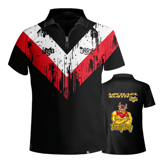 Shot Michael Smith White Stripe dart shirt Das Bild zeigt das Shot Michael Smith White Stripe Dartshirt mit auffälligem roten und weißen Streifenmuster auf schwarzem Grund. Auf der Rückseite sind der Name "Michael Smith", das Logo "Bully Boy" und eine Zeichnung eines muskulösen Stiers zu sehen.