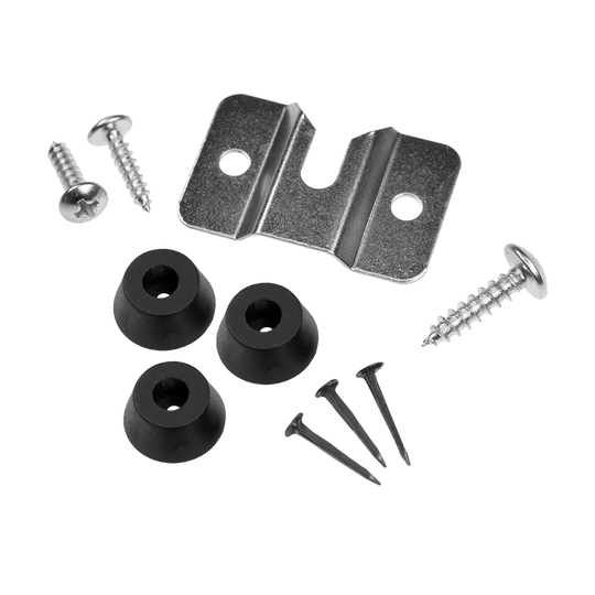 666_Steeldartboard_Wandhalterung_1ZDSDTgP1YSo4K Das Bild zeigt eine Steeldartboard Wandhalterung mit Schrauben, Nägeln und Gummipuffern. Alle Teile sind zur einfachen Befestigung eines Dartboards an der Wand vorgesehen.