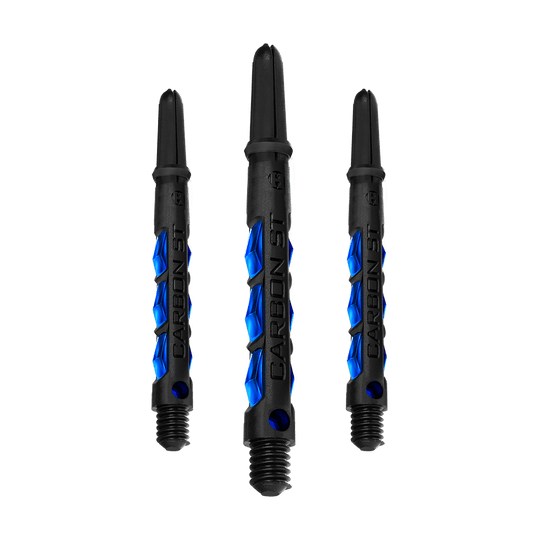 HR415_Harrows_Carbon_ST_Shafts_Blau_47mm_1jn9x92RR29MTi Das Bild zeigt drei schwarze Dartschäfte mit blauen Akzenten. Auf den Schäften steht der Schriftzug "CARBON ST".