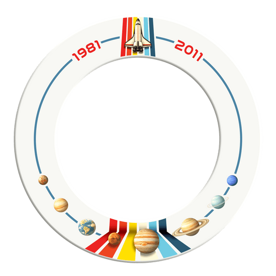 McDart Weltraum Shuttle Dartboard Surround wird abgebildet. Das Produkt dient als Schutzring für Dartboards.