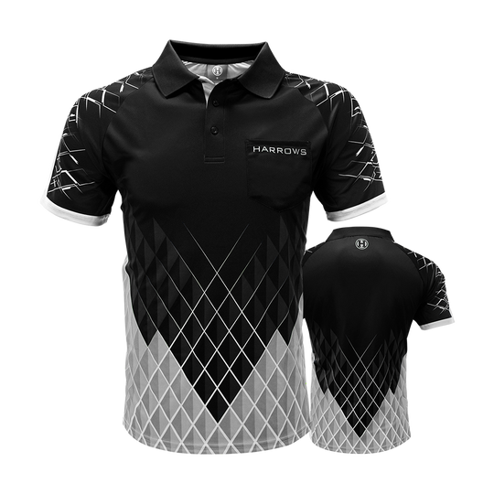 HRS-26432_Harrows_Paragon_Dartshirt_Weiss_0 Das Bild zeigt das Harrows Paragon Dartshirt in Weiß mit einem auffälligen, geometrischen Muster in Schwarz und Grau. Auf der Vorderseite befindet sich eine Brusttasche mit dem Harrows-Logo.