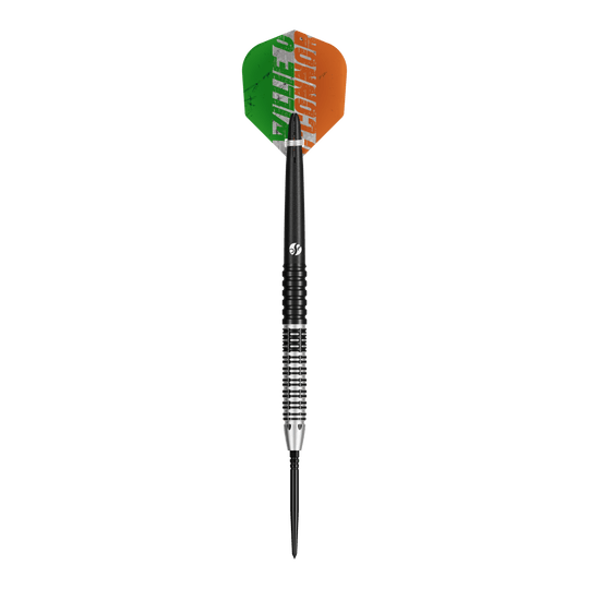 Shot Pro Series Willie O'Connor Magpie Turbo Point Steeldarts werden vollständig gezeigt. Die Darts sind mit individuellen Details verziert.