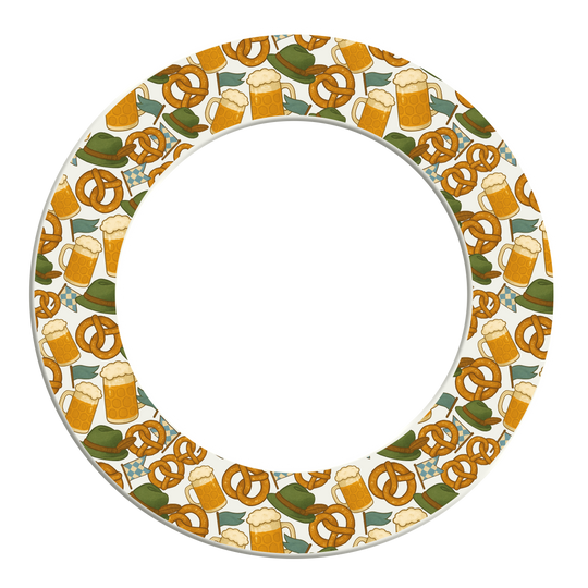 McDart Beer Festival Dartboard Surround Das Bild zeigt das Produkt McDart Bierfest Dartboard Surround. Es handelt sich um einen Dartboard-Surround im Bierfest-Design.