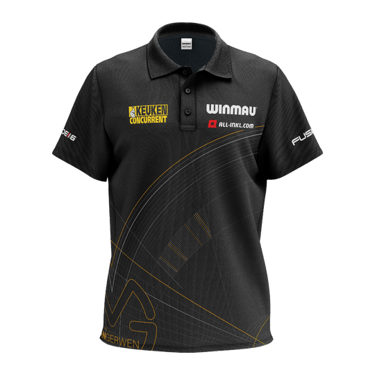 Das Bild zeigt ein schwarzes Polo-Dartshirt mit verschiedenen Logos und Sponsorenaufdrucken. Das Shirt ist das "Winmau Limited Edition Tour Polo Dartshirt".