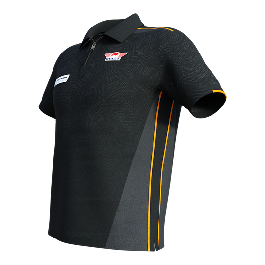 Bulls NL Dirk Van Duijvenbode match shirt 2025 Dieses Bild zeigt das Bulls NL Dirk Van Duijvenbode Matchshirt 2025. Das Shirt ist überwiegend schwarz mit gelben Akzenten und besitzt einen kurzen Reißverschluss am Kragen.