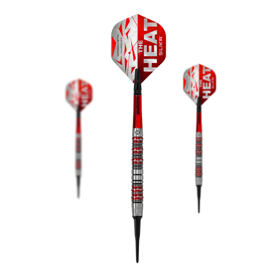 Harrow's Damon Heta Series 3 soft darts Das Bild zeigt drei Softdarts der Marke Harrows Damon Heta Series 3. Die Darts sind überwiegend rot und silber und tragen die Aufschrift "THE HEAT".