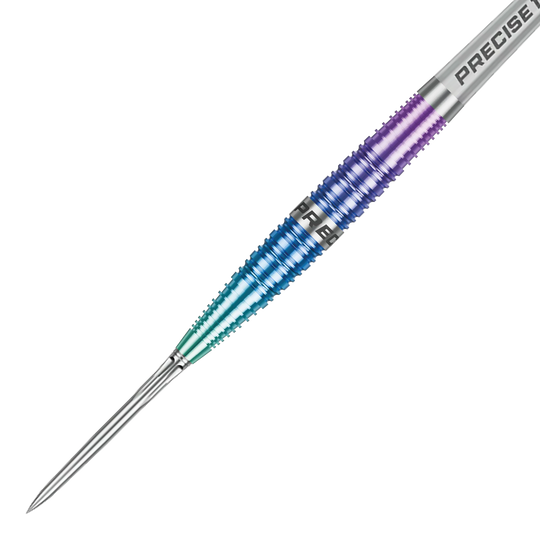 Precise 180 Northern Lights steel darts Das Bild zeigt einen weiteren Blick auf die Precise 180 Northern Lights Steeldarts. Die Farben und die Form der Darts sind deutlich erkennbar.