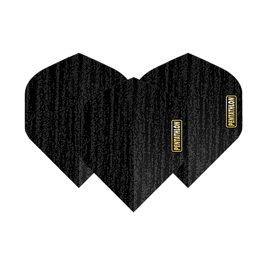 Das Bild zeigt drei schwarze Dartflights mit sandgestrahltem Muster. Auf jedem Flight steht das gelbe Logo „Pentathlon“.