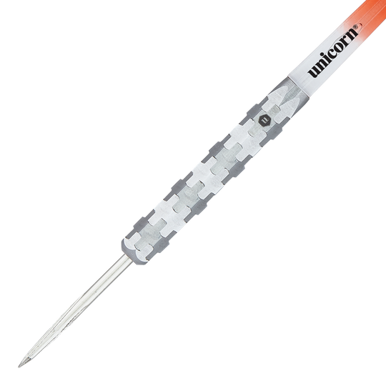 Unicorn Ballista Style 1 steel darts Das Bild zeigt einen Unicorn Ballista Style 1 Steeldart. Der Dart hat einen silbernen, strukturierten Griff und eine spitze Metallspitze.