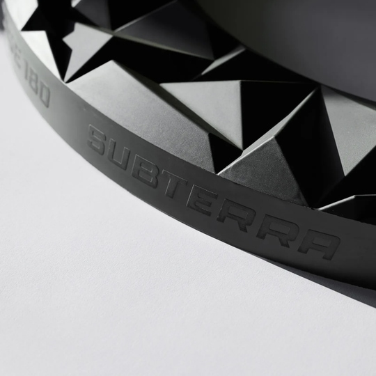 Precise 180 3D Dartboard Surround Subterra - Graphite Das Precise 180 3D Dartboard Surround Subterra - Graphite ist auf dem Foto zu sehen. Diese Umrandung eignet sich ideal für Dartliebhaber.