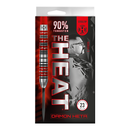 Die Verpackung zeigt die "Harrows Damon Heta Series 3 Steeldarts" mit einem markanten Design in Rot und Schwarz. Auf der Vorderseite sind Informationen wie 90% Tungsten und ein Bild von Damon Heta abgebildet.