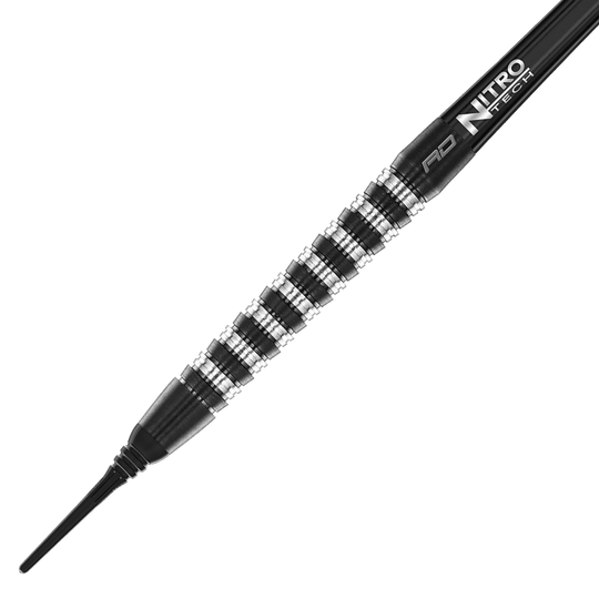 RD2535_Red_Dragon_Razor_Edge_Elite_Softdarts_2 Das Bild zeigt den Red Dragon Razor Edge Elite Softdart mit einem Gewicht von 20 Gramm. Der Dart hat ein schwarzes und silbernes Rillen-Design sowie eine schwarze Spitze.