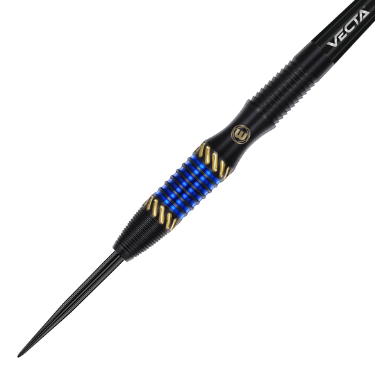 Winmau Rashad Sweeting Steeldarts - 24g Der Winmau Rashad Sweeting Steeldart - 24g ist ein eleganter Dartpfeil in Schwarz mit goldenen und blauen Akzenten. Er verfügt über eine strukturierte Griffzone und ein modernes Design.