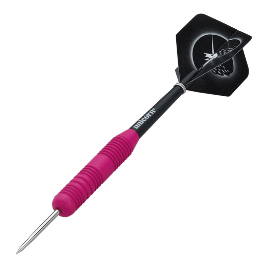 Unicorn Core Plus Rubberized Pink Steel Darts Das Bild zeigt einen Unicorn Core Plus Steeldart mit einem pinken, gummierten Griff. Der Dart hat eine schwarze Spitze und einen schwarzen Flight mit weißem Muster.