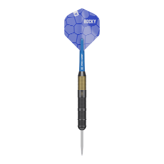 Target Josh Rock Brass Steel Darts - 22g Das Bild zeigt einen Target Josh Rock Brass Steeldart mit einem Gewicht von 22g. Der Dart hat eine blaue Flight mit der Aufschrift "ROCKY" und einen geriffelten Messinggriff.