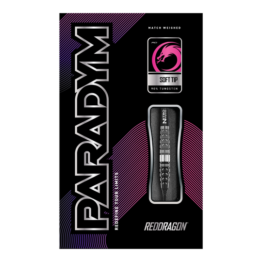Red Dragon Paradym Torpedo Soft Darts - 20g Das Bild zeigt die Verpackung der Red Dragon Paradym Torpedo Softdarts mit einem Gewicht von 20g. Auf der Verpackung sind ein Dartpfeil, das Red Dragon Logo und moderne Designelemente in Schwarz, Pink und Lila zu sehen.
