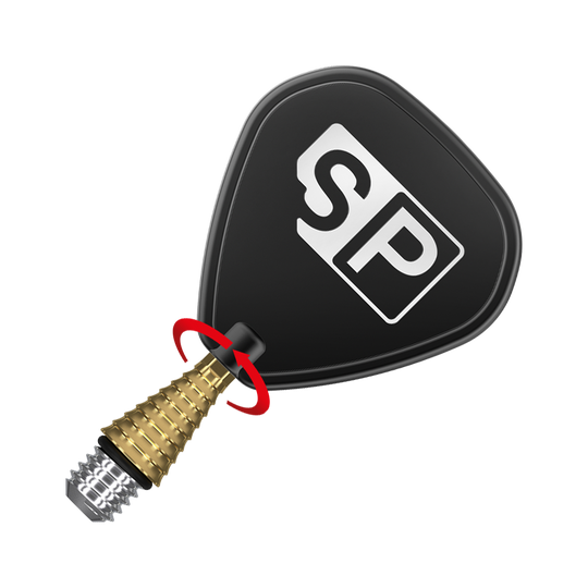 380178_Target_Titanium_Swiss_Point_Grooved_Conversion_Points_Gold_3 Das Bild zeigt die Target Swiss Point Grooved Conversion Points in Gold. Der goldene Punkt ist an einem Dartpfeil befestigt, der ein schwarzes Flight mit der Aufschrift „SP“ hat.