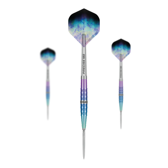 Die Precise 180 Northern Lights Steeldarts sind als Set dargestellt. Mehrere Dartpfeile sind gemeinsam angeordnet.