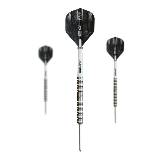 Unicorn Callan Rydz The Riot Phase 2 steel darts Das Bild zeigt drei Steeldarts des Produkts „Unicorn Callan Rydz The Riot Phase 2“. Die Darts haben silberne Spitzen, weiße Schäfte und schwarze Flights mit Aufschrift.