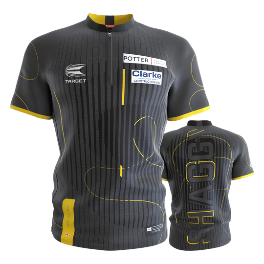 Target Coolplay Collarless Scott Williams dart shirt Das Bild zeigt das Target Coolplay Collarless Scott Williams Dartshirt in Grau mit gelben Akzenten. Auf der Vorderseite sind Sponsorenlogos zu sehen und auf der Rückseite steht groß "SHAGGY".