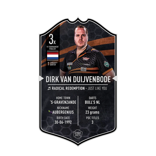 Die Abbildung zeigt eine Ultimate Darts Card von Dirk Van Duijvenbode. Auf der Karte stehen Informationen wie sein Spitzname "Aubergenius", seine Heimatstadt ’s-Gravenzande und sein Geburtsdatum, 30.06.1992.