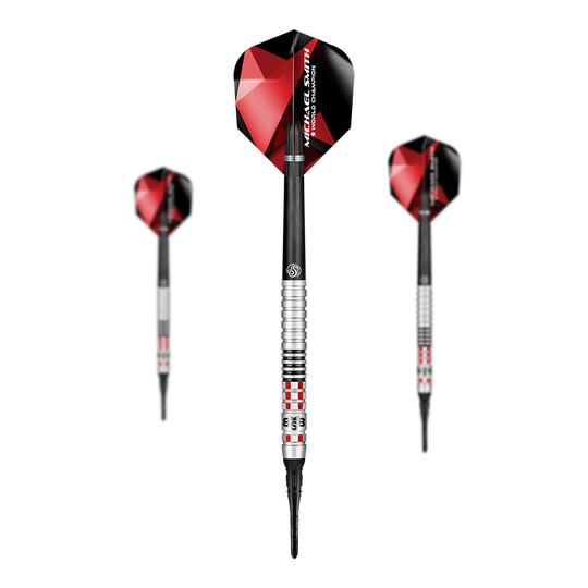 Shot Michael Smith Achieve Soft Darts Das Bild zeigt drei Softdarts mit roten und schwarzen Flights. Die Darts haben silberne und schwarze Griffe mit roten Akzenten.