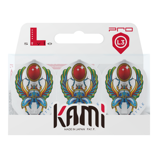 L-Style Anastasia Dobromyslova V3 White L3KAMI Flights Das Bild zeigt eine Packung L-Style Anastasia Dobromyslova V3 White L3KAMI Flights. Die Flights sind weiß und mit einem bunten Skarabäus-Motiv bedruckt.