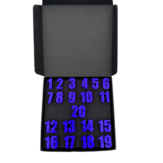 McDart Dartboard Number Rings / Number Ring Classic Eine blaue Box ist auf dem Bild zu sehen. Das Produkt ist im klassischen Stil gestaltet.