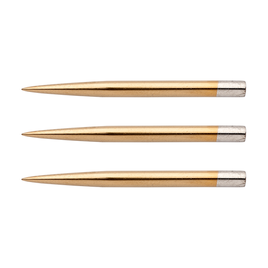 8377_Winmau_Gold_Nitrid_Coated_Steeldart_Spitzen_32mm_1 Das Bild zeigt drei goldfarbene Winmau Gold Nitrid beschichtete Steeldart Spitzen mit einer Länge von 32 mm. Die Spitzen sind schlank und haben am hinteren Ende einen silbernen Abschnitt.