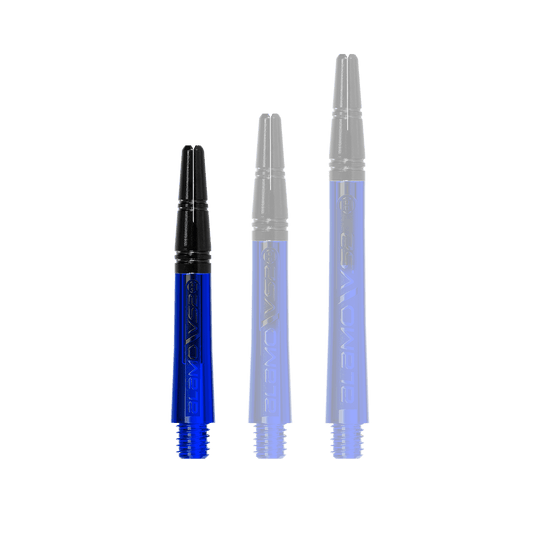 Auf dem Bild sind drei blaue Dartschäfte in unterschiedlichen Längen zu sehen. Die Schäfte haben jeweils ein schwarzes Oberteil und einen Schraubgewinde am unteren Ende.