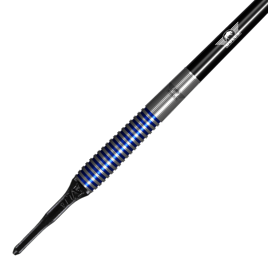 Bulls NL Romeo Grbavac soft darts - 19g Das Bild zeigt einen Bulls NL Romeo Grbavac Softdart mit einem Gewicht von 19 Gramm. Der Dart hat ein silbernes Griffstück mit blauen Ringen und eine schwarze Spitze.