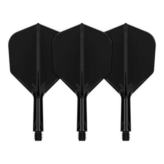 Target K-Flex No6 Flight System - Black Das Bild zeigt drei schwarze Dart-Flights mit Schaft. Sie sind nebeneinander auf einem schwarzen Hintergrund angeordnet.