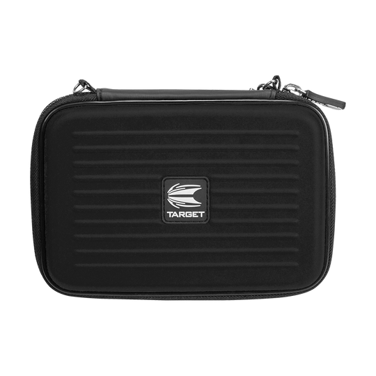 125828_Target_Takoma_XL_Dartwallet_Schwarz_1 Das Bild zeigt ein schwarzes Dart-Etui mit dem Namen "Target Takoma XL Dartwallet". Auf der Vorderseite befindet sich ein Logo mit der Aufschrift "TARGET".