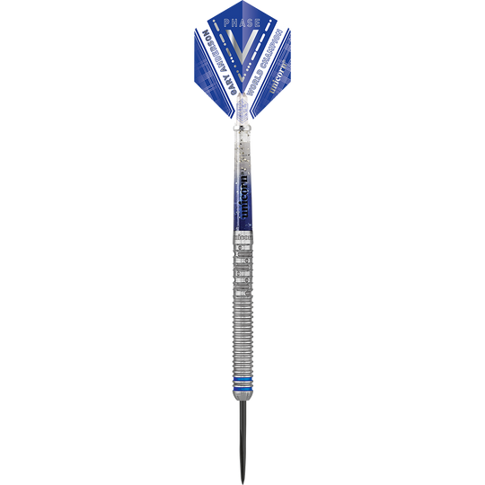 29020_Unicorn_W_C_Gary_Anderson_Phase_5_Steeldarts1fhuj0KcAUUfQz Das Bild zeigt einen Steeldart namens "Unicorn W.C. Gary Anderson Phase 5". Der Dart hat blaue und silberne Designelemente und einen spitzen Metallpfeil.