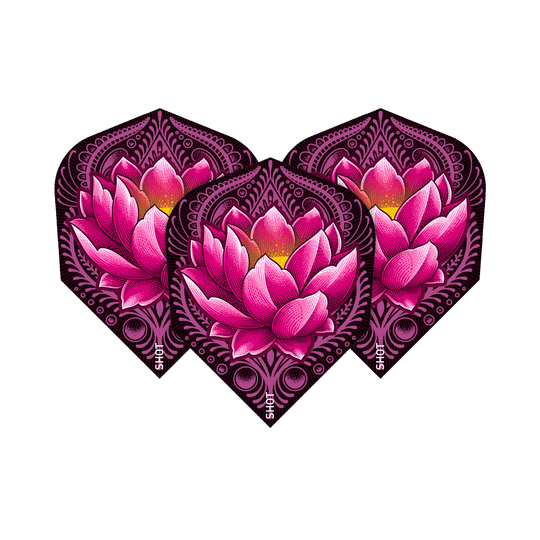 SF5432_Shot_ZEN_Juji_No6_Flights_1XLTRpwWCKrenP Das Bild zeigt drei Dart-Flights mit einem auffälligen pinken Lotusblumen-Design auf dunkelviolettem Hintergrund. Die Produktbezeichnung ist "Shot ZEN Juji No6 Flights".