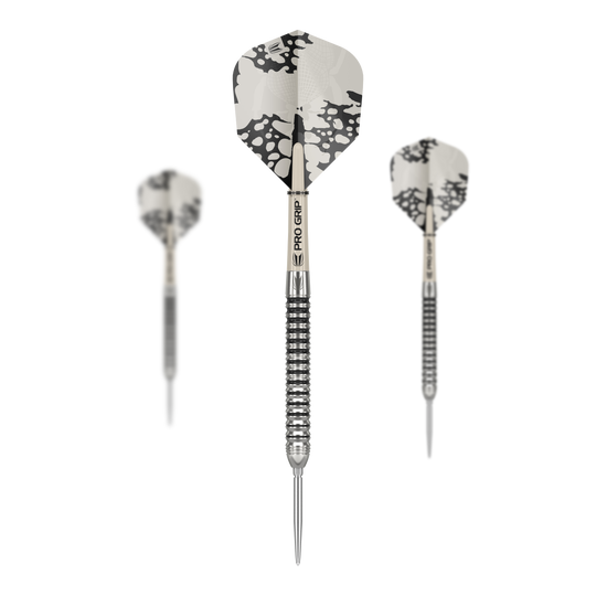 Target EXO SP01 Swiss Point steel darts Das Bild zeigt die Target EXO SP01 Swiss Point Steeldarts mit schwarz-silbernem Design. Drei Darts mit strukturierten Griffen und auffälligen Flights sind zu sehen.