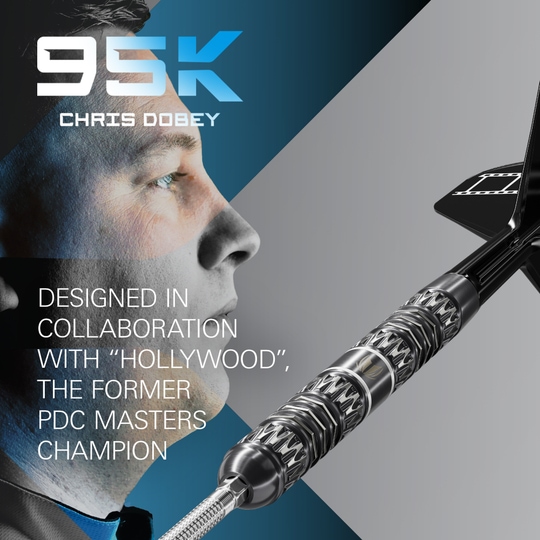 Das Bild zeigt die Target Chris Dobey 95K Swiss Point Steeldarts. Die Darts sind hochwertig verarbeitet und für Präzision entwickelt.