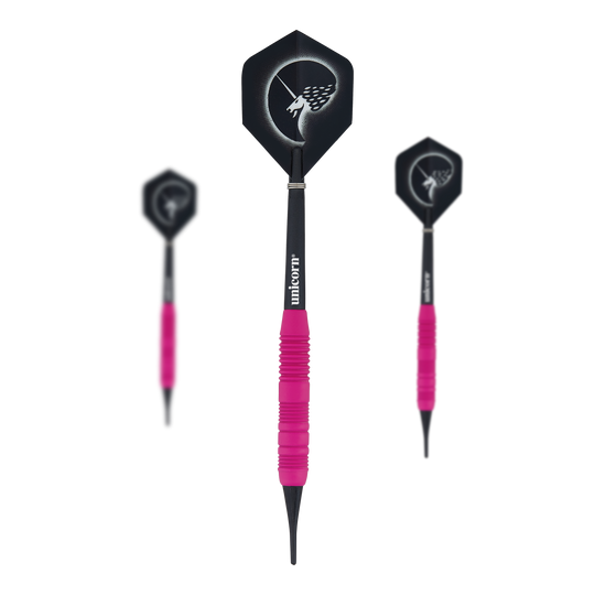 Unicorn Core Plus Rubberised Pink Softdarts - 19g Das Bild zeigt drei pinke Softdarts der Marke Unicorn Core Plus mit gummierter Oberfläche. Auf den schwarzen Flights ist ein Einhorn-Motiv abgebildet.