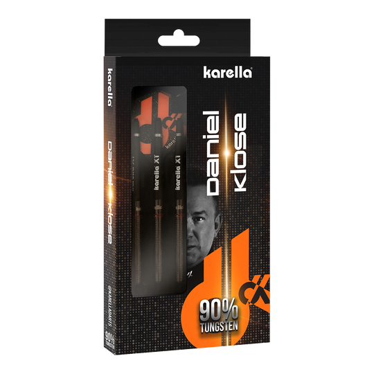 Karella Daniel Klose steel darts Die Verpackung zeigt die Karella Daniel Klose Steeldarts. Die Darts bestehen zu 90% aus Wolfram.