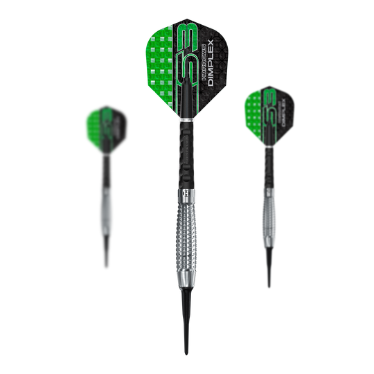 Harrows Dimplex S3 Bomb soft darts Das Bild zeigt drei Harrows Dimplex S3 Bomb Softdarts mit grün-schwarzen Flights. Die Dartpfeile haben silberne Griffbereiche und schwarze Spitzen.
