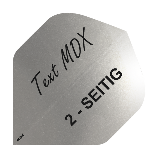 Das Bild zeigt ein silbernes Dart-Flight mit schwarzem Aufdruck. Darauf steht "Text MDX" und "2-SEITIG".