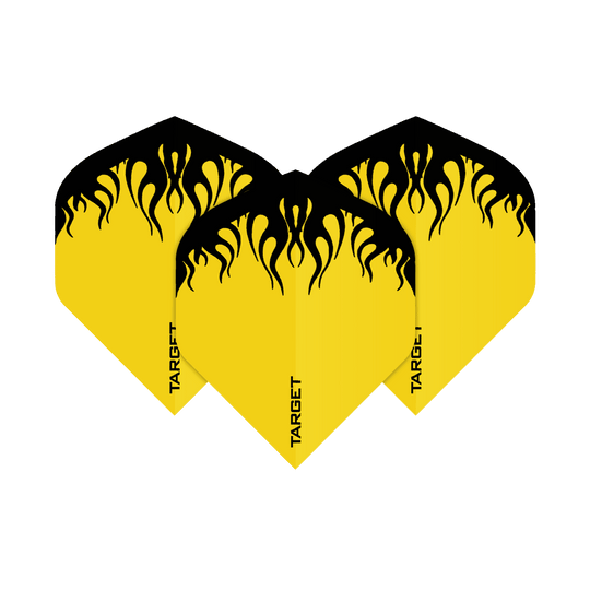 TG83_Target_Yellow_Flame_No2_Standard_Flights_1 Das Bild zeigt drei Dart-Flights mit einem gelben und schwarzen Flammendesign. Auf jedem Flight steht unten das Wort "TARGET".