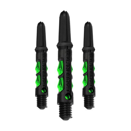Das Bild zeigt drei schwarze Dartshafts mit grünen Akzenten. Auf den Shafts steht der Schriftzug "CARBON ST".
