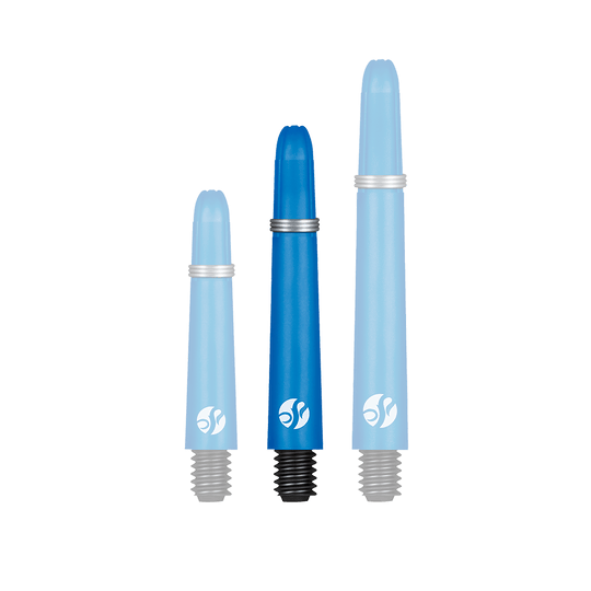 Shot Koi Carbon Shafts - Blue Das Bild zeigt drei blaue Carbon-Schäfte in unterschiedlichen Längen. Jeder Schaft hat unten ein schwarzes Schraubgewinde und ein silbernes Ringdetail.