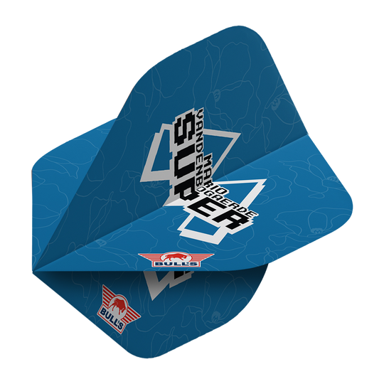 Das Bild zeigt ein blaues Dartflight mit dem Aufdruck "Mario Vandenbogaerde SUPER" in schwarzer und weißer Schrift. Unten ist das rote Bulls-Logo zu sehen.