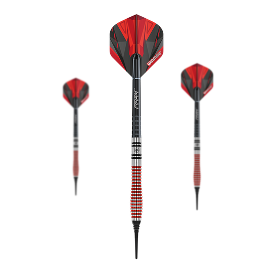 Winmau Dennis Priestley Special Edition Softdarts - 22g Das Bild zeigt die Winmau Dennis Priestley Special Edition Softdarts mit einem Gewicht von 22g. Die Darts haben ein auffälliges Design in Rot, Schwarz und Silber.